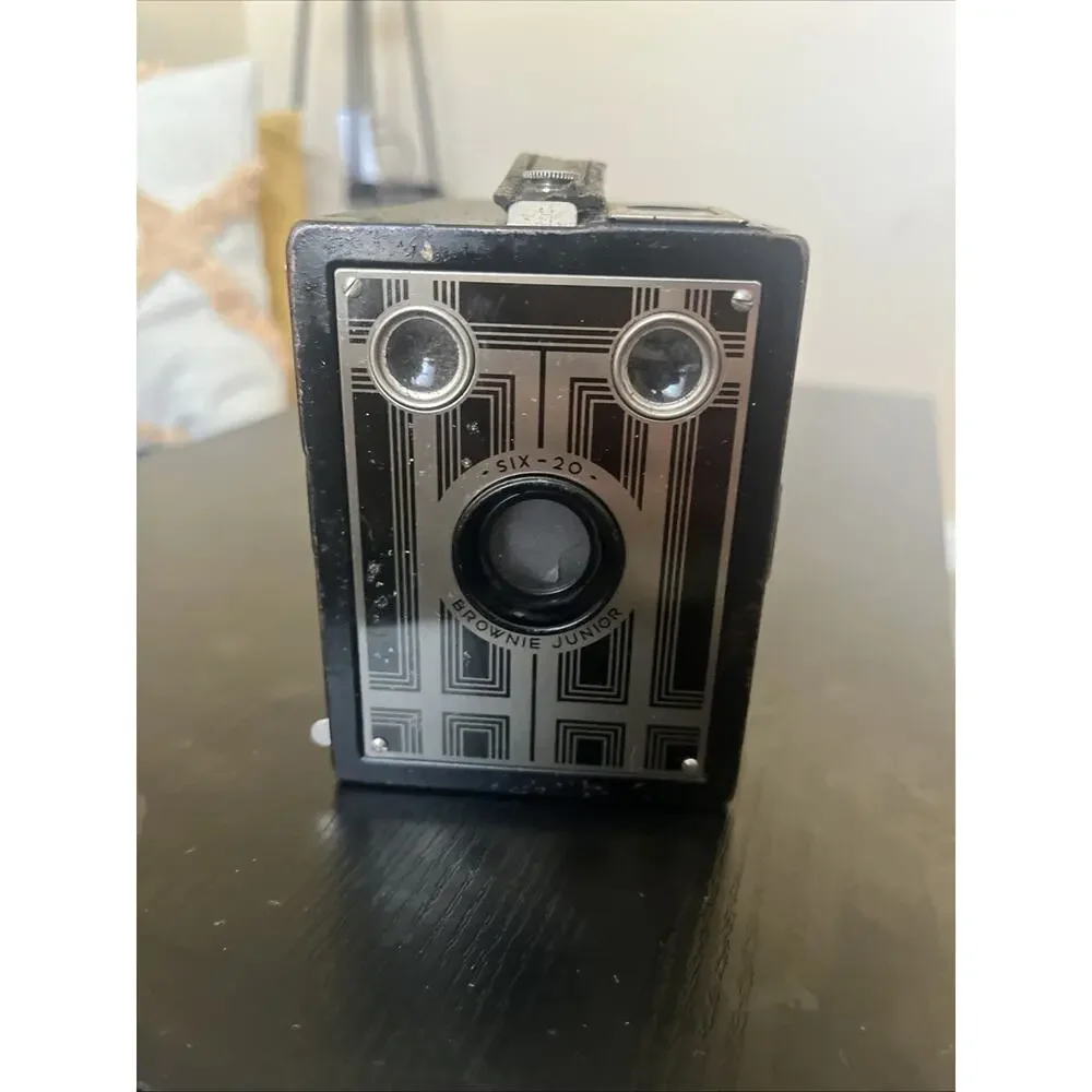 Vintage Kodak Brownie Junior Six-20 Jr 6-20 Film Camera Art Deco Box 1950's